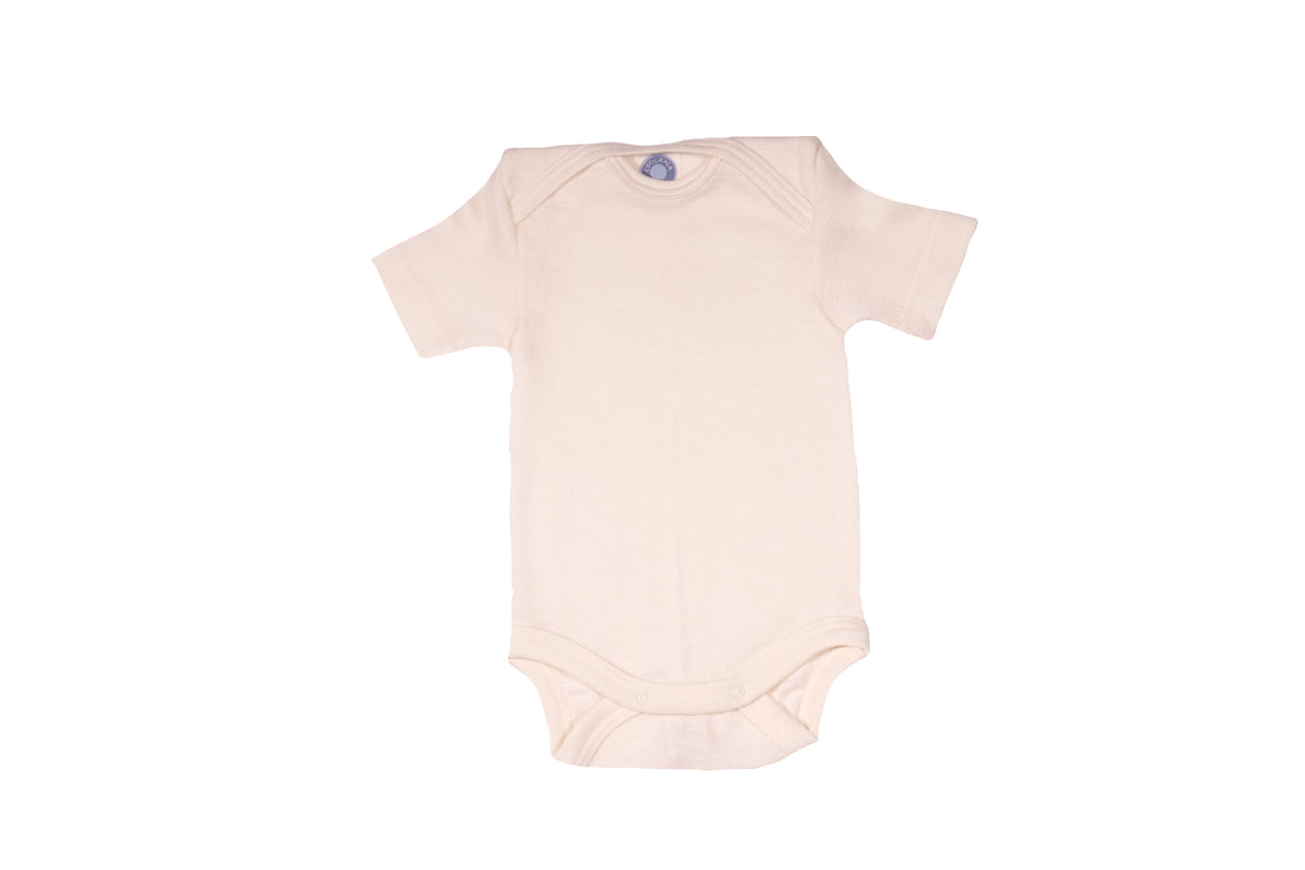 Cosilana baby short-sleeve body in organic wool and silk in Natural on a white background