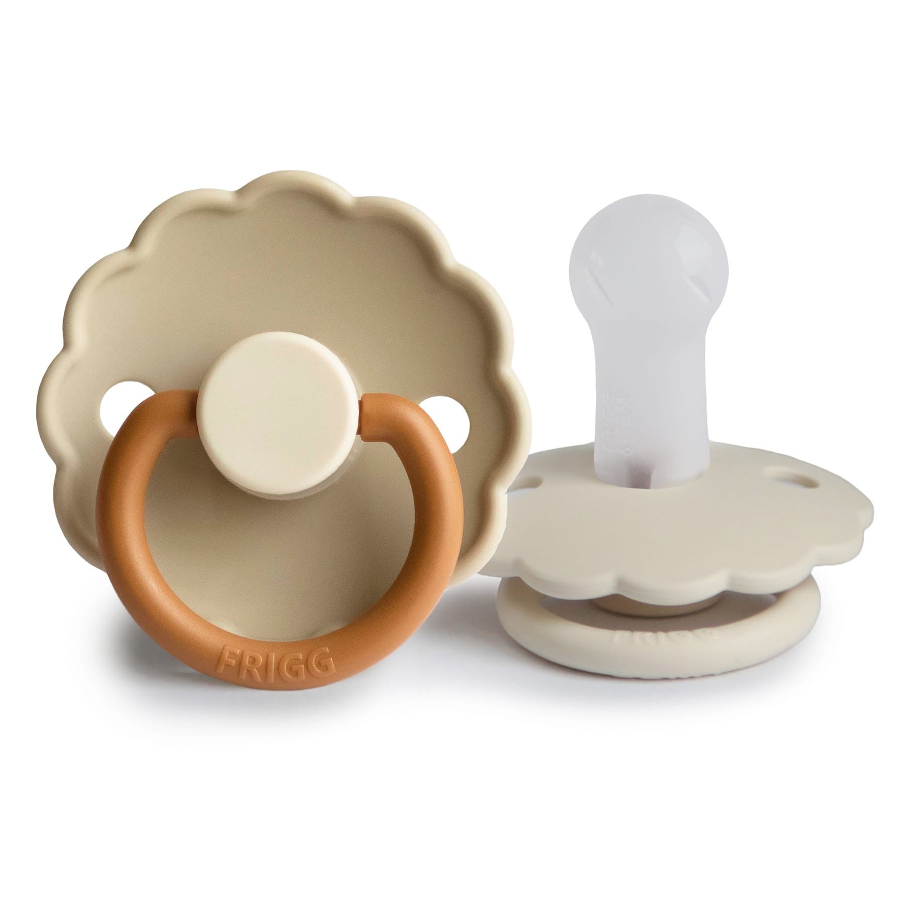 Frigg Daisy Bloom pacifier T2 2-pack in silicone in Desert cream on a white background