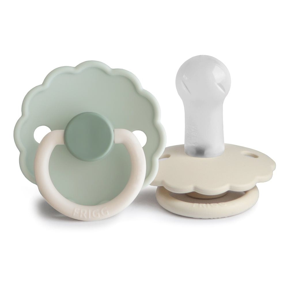 Frigg Daisy Bloom pacifier T2 2-pack in silicone in Little darling cream on a white background