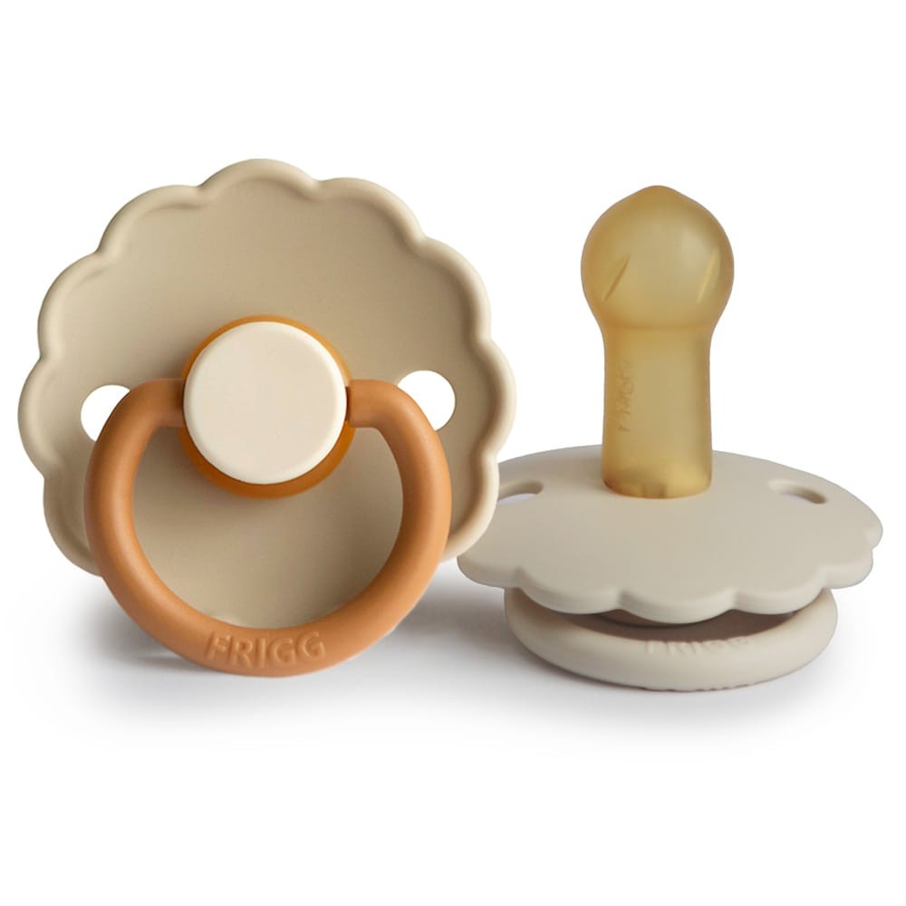 Frigg Daisy Bloom pacifier T2 2-pack in latex in Desert cream on a white background