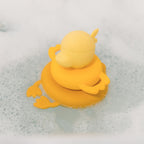 Lilliputiens bath pyramid Gaspard in a bath tub with foam bubbels