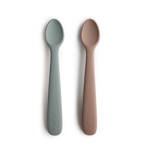 Mushie first feeding baby spoons 2-pack in Stone and Cloudy mauve on a white background