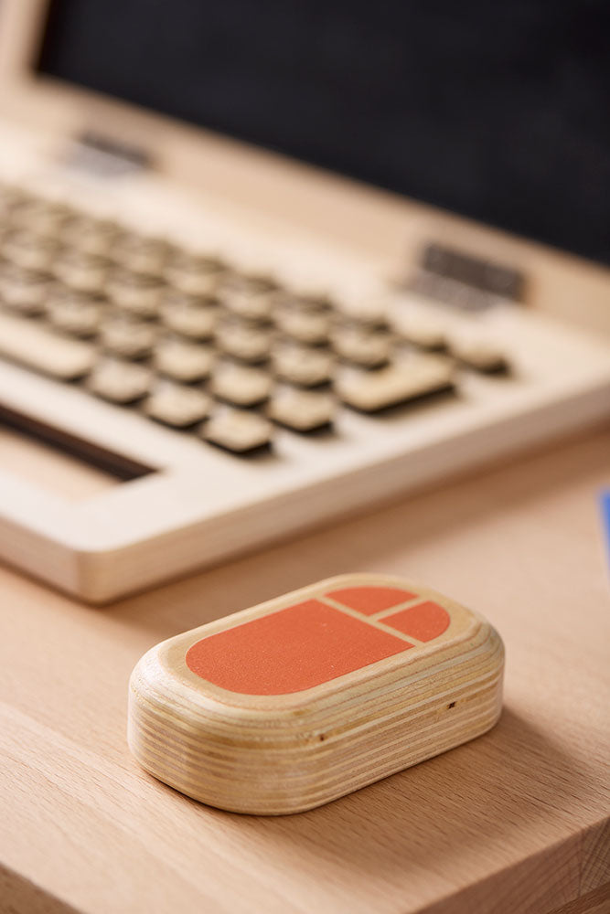 Close-up of an accessory of the Kid's Concept wooden computer play  set
