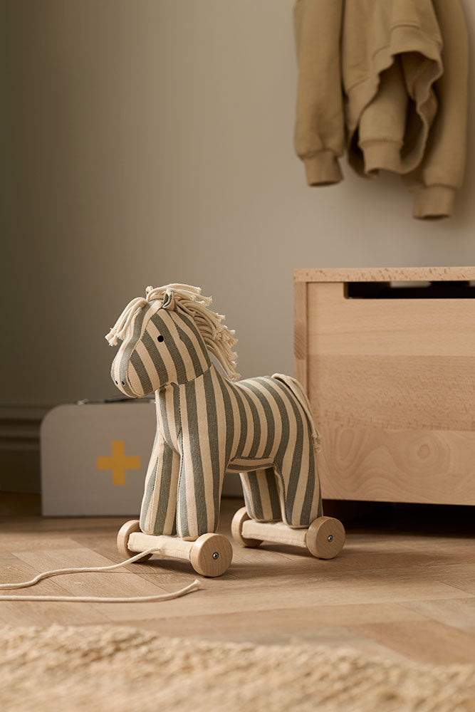 Pull along horse Sam