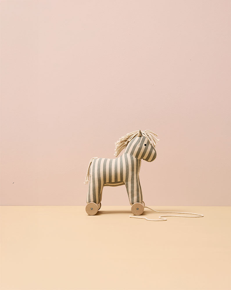 Pull along horse Sam