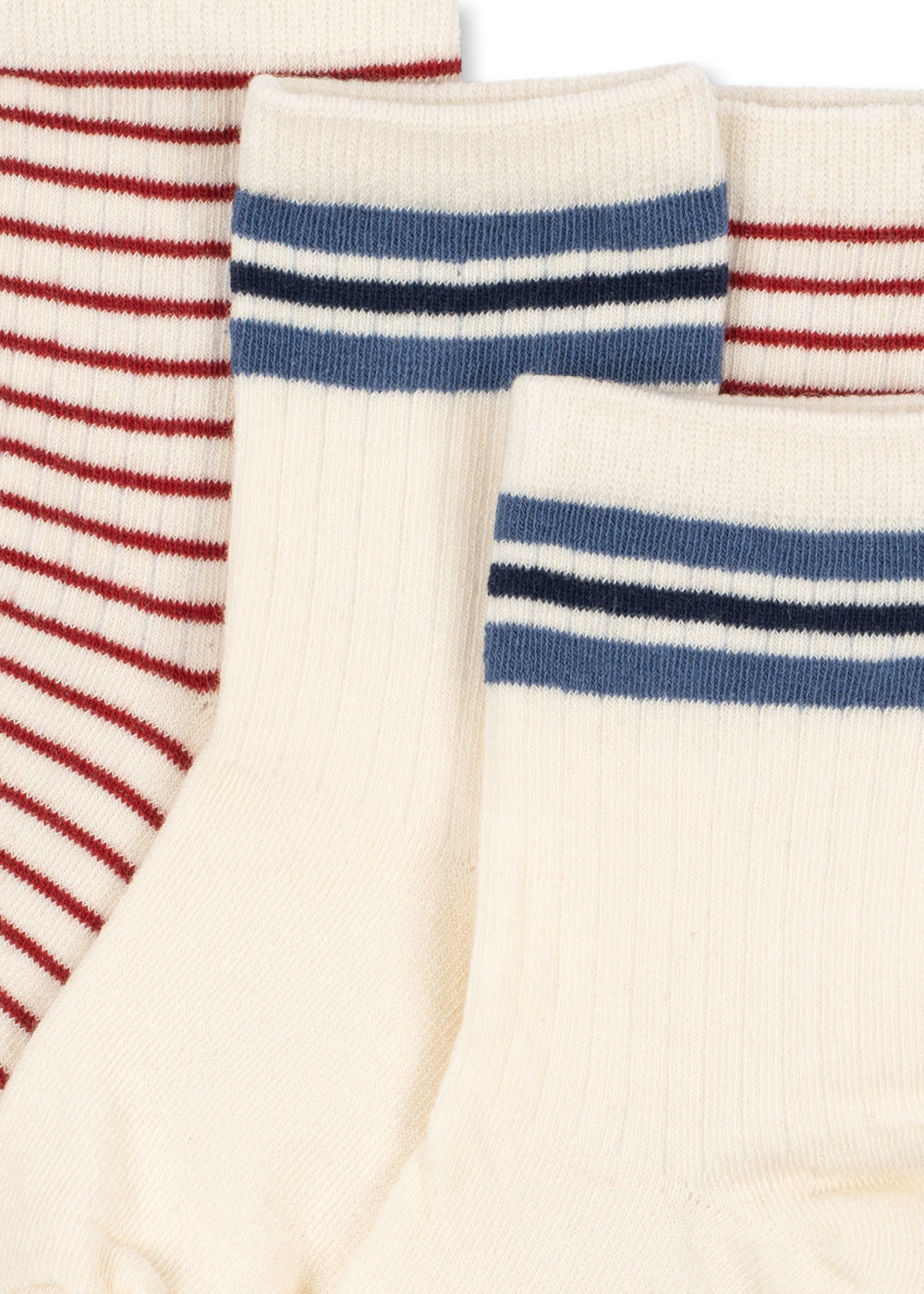 Close-up of the Konges Sløjd 2-pack Act Socks in Off White on a white background.