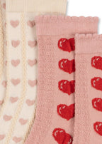 Close-u of the Konges Sløjd Bow 2-pack Heart Jaquard Socks in Heart mix on a white background.