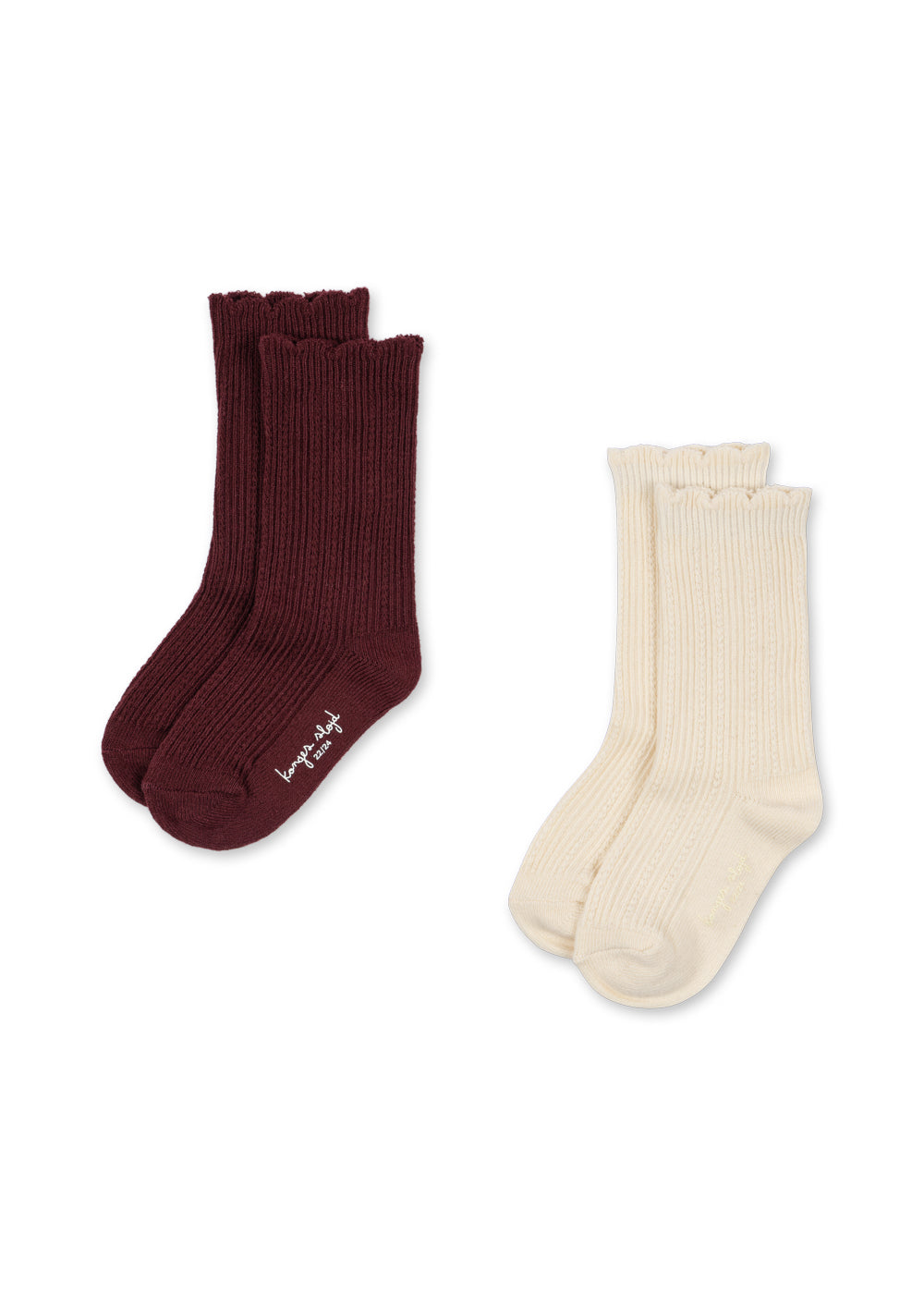 Front view of the Konges Sløjd Bow 2-pack Pointelle Socks in Bordeaux/ Off white on a white background.