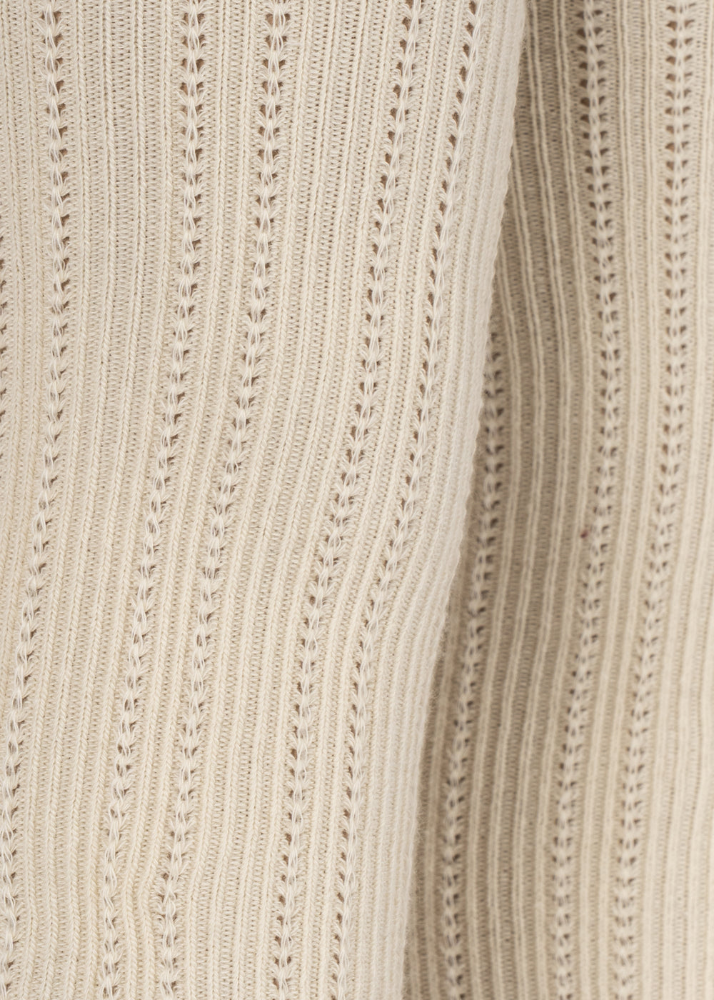 Close-up of the Konges Sløjd Bow 2-pack Pointelle Tights in Bordeaux/ Off white on a white background.
