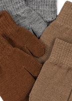 Close-up of Konges Sløjd 3‑pack Filla gloves in grey, melange and beige fabric