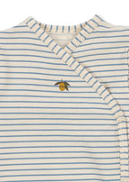 Close-up of Konges Sløjd basic long-sleeve newborn body in Kubi and Stripe Bluie collar and fabric