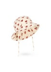 Konges Sløjd Cianna sun hat in Amour rouge on a white background
