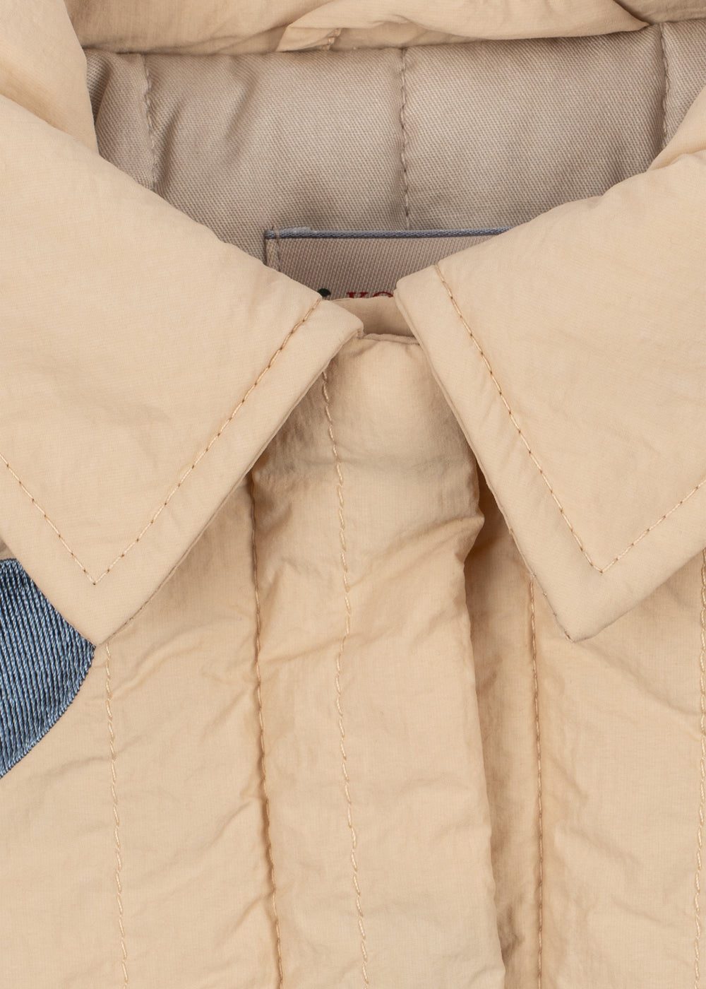 Close-up of the collar of the Konges Sløjd Juno Collar Jacket in Bon Coeur Coloré.