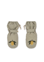 Front view of the Konges Sløjd Juno mittens in Laurel Oak on a white background.
