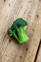 Oli&Carol Brucy the Broccoli natural on a wooden surface