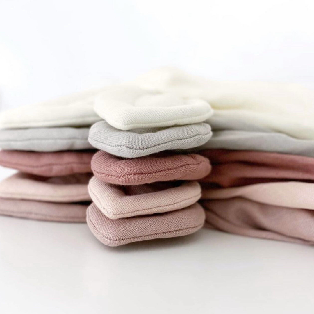 Sage Copenhagen Snoppa cuddle cloth in Burlwood lying flat on a stack of Snoppa cuddle cloths